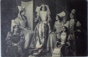 8a Chalon_reine et ses demoiselles d'honneur 1914 8a Chalon_reine et ses demoiselles d'honneur 1914